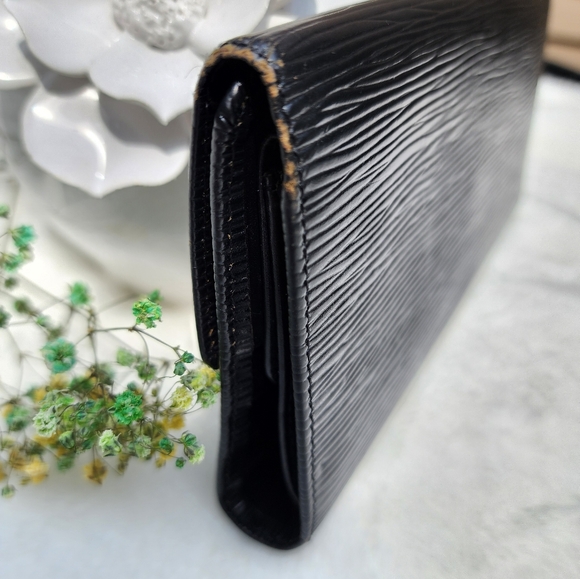 Louis Vuitton wallet - Picture 7 of 12